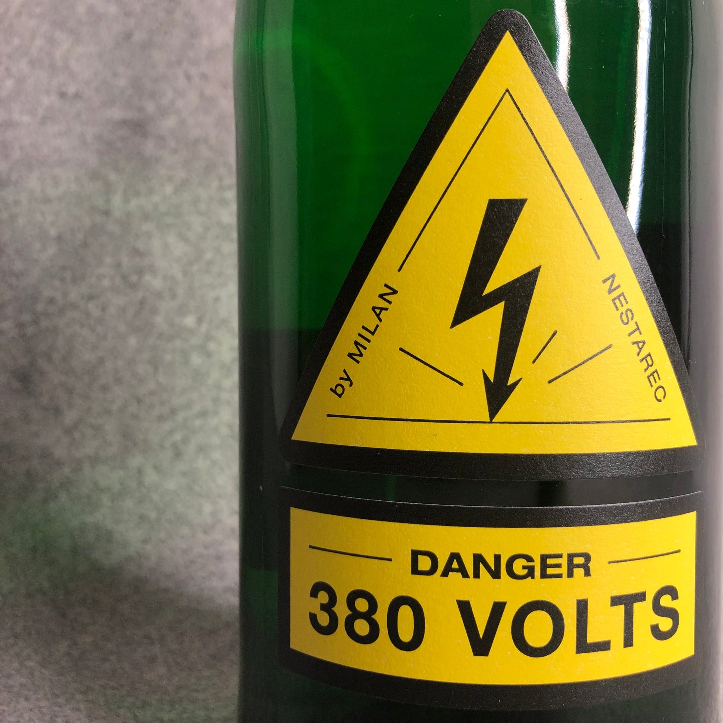 デンジャー・380・ボルト 2022 / ミラン・ネスタレッツ